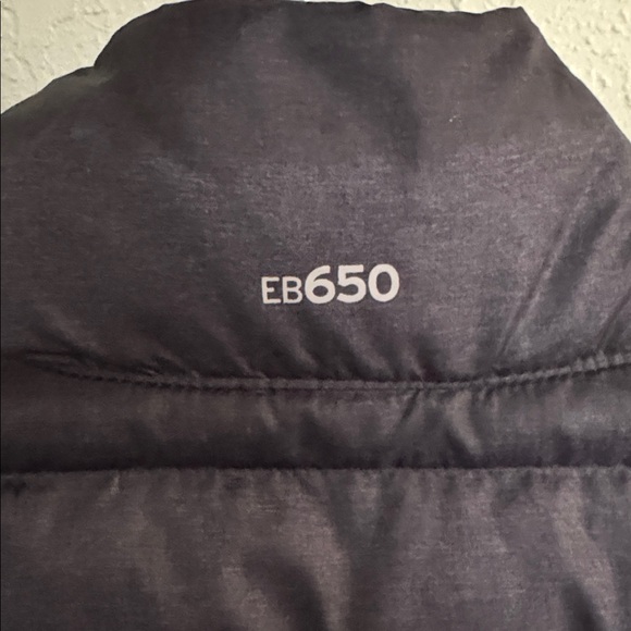 Eddie Bauer Men's Dark Navy Puffer Vest - Picture 4 of 6